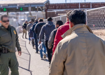 Continúan deportaciones de migrantes por frontera de San Luis Río Colorado; endurecen sanciones por ingreso ilegal
