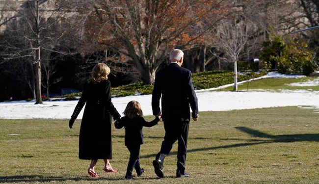 El buen Joe sale por la puerta trasera