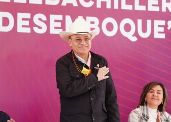 Durazo garantiza educación para estudiantes Comca’ac con Telebachillerato en Desemboque