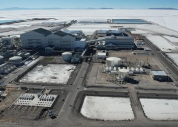 El precio del litio está debajo de $us 10 mil y podría estabilizarse en $us 17 mil para 2028, según expertos