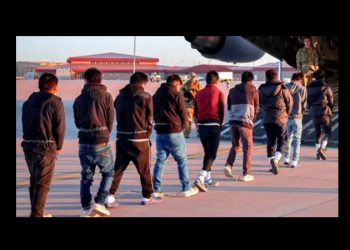 Trump justifica por qué encadena a migrantes: ‘Imagina que eres piloto y vas con un capo de la mafia’