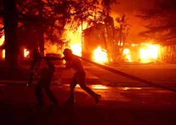 16 la cifra de muertos y 13 desaparecidos; Trump arremete contra las autoridades: “No pueden apagar los incendios, ¿qué les pasa?”