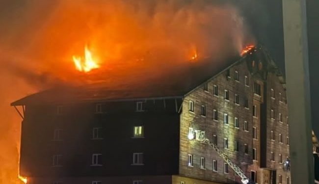 Arde un hotel en estación de esquí; suman 65 muertos y más de 50 heridos