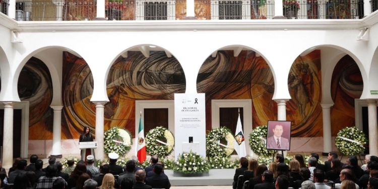 Rinden homenaje al exgobernador de Sonora, Samuel Ocaña