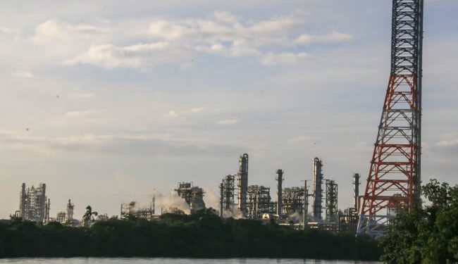 Sheinbaum logra ‘un milagro’: Refinerías de Pemex alcanzan cifra más alta de producción en 8 años