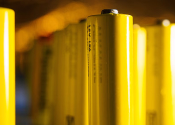 Científicos mexicanos desarrollan baterías con plásticos reciclados y agua de mar como electrolito