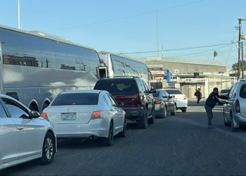 Disponen de autobuses en fronteras de Sonora para deportaciones de Estados Unidos