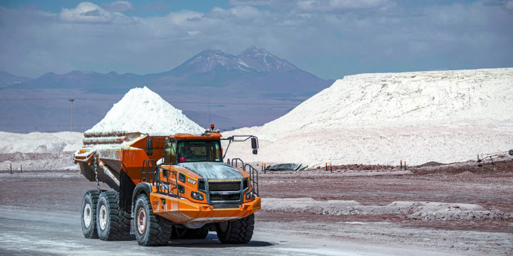 Producción chilena de litio alcanzaría las 305,000 toneladas en 2025
