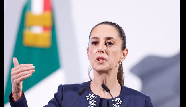 Qué dijo Sheinbaum sobre negativa de Colombia a recibir avión con migrantes deportados por EEUU