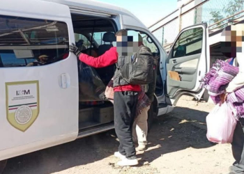 Detienen y auxilian a 27 migrantes en patrios del ferrocarril en Empalme