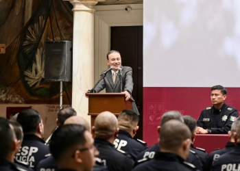 Alfonso Durazo crea Policía Estatal mejor capacitada; reconoce a elementos por 30 años de servicio