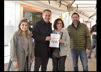 Entrega beneficios Toño Astiazarán a ciudadanos cumplidos con el pago de predial