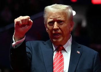 Trump reitera amenaza: ‘Cuando el sol se ponga, la invasión a nuestro país se habrá detenido’