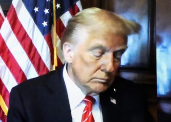 El juez condena a Trump a ser el primer presidente delincuente, pero le deja sin pena