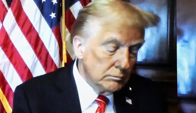 El juez condena a Trump a ser el primer presidente delincuente, pero le deja sin pena