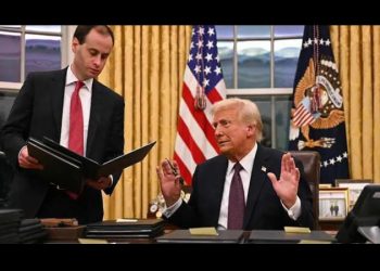 Peso retrocede y bitcóin al alza por relevo en EU