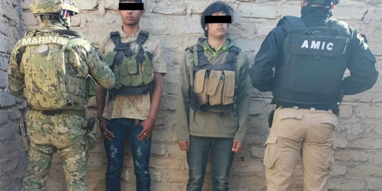 Con apoyo aéreo, detienen a dos generadores de violencia en Sonora; les decomisan armas de uso exclusivo del Ejército