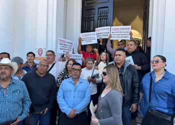 Maestros se reúnen con Durazo por inconformidad a ley del Issste