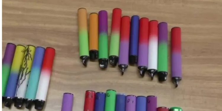 Autoridades Decomisan Más de 100 Vapeadores en Primarias y Secundarias de Cajeme