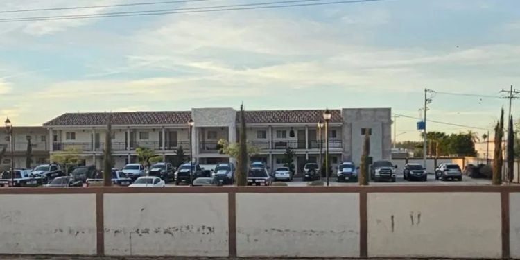 Atacan a Balazos Hotel Donde se Hospedaban Agentes de la Policía Estatal en Caborca