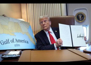 La agencia Associated Press demanda a Trump por castigarla por escribir golfo de México en sus noticias