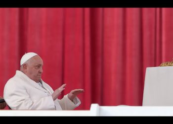 El papa Francisco condena las deportaciones de Trump y la Casa Blanca responde que el Vaticano también tiene un muro