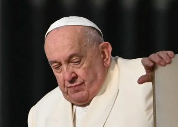 El Papa Francisco presenta “leve mejoría” en su neumonía