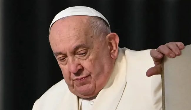 El Papa Francisco presenta “leve mejoría” en su neumonía