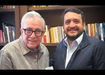 Rubén Rocha Moya se afilia a Morena; Andrés Manuel López Beltrán le entregó su credencial