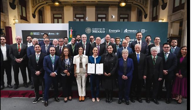 Sheinbaum y empresarios firman acuerdo para fijar precio máximo de gasolina Magna