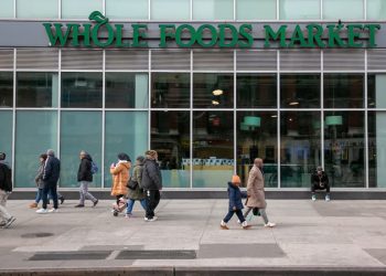 Amazon prevé frenar su crecimiento tras batir récord de ventas con 638.000 millones de dólares