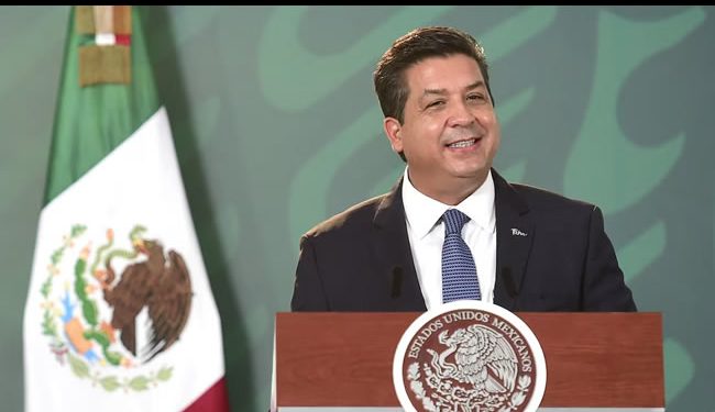 El empedrado camino de Cabeza de Vaca, cubierto de sombras hasta el final