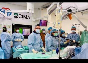Realizan en el Hospital CIMA la primera cirugía en el mundo vía cateterismo para reparar una válvula mitral deficiente