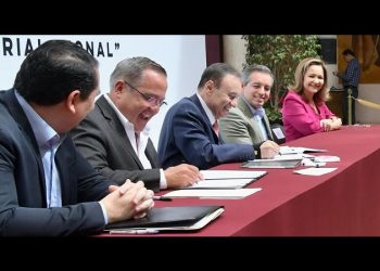 Notarios Públicos darán descuentos hasta del 50 por ciento en trámites legales; firman convenio con el Gobierno