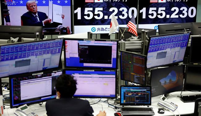 El dólar se dispara y las Bolsas caen con fuerza tras el inicio de la guerra de aranceles de Trump