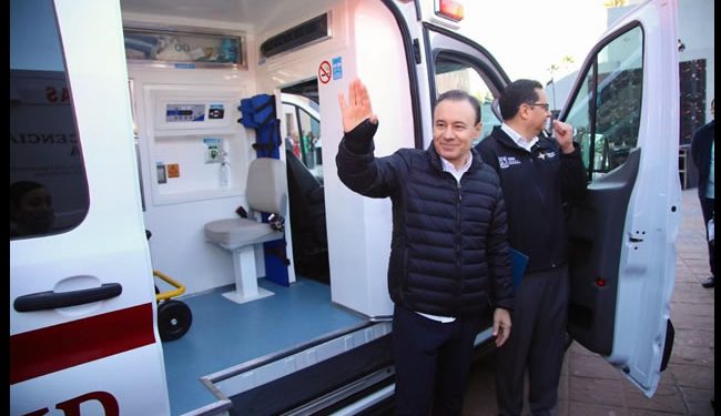 Durazo entrega 12 ambulancias y fortalece atención de salud en Sonora