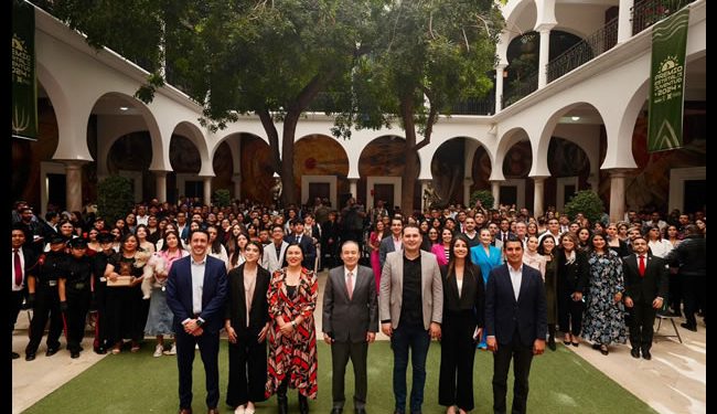 Durazo premia con 100 mil pesos a ganadores del Premio Estatal de la Juventud 2024