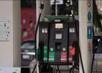 Gobierno logra tope de 24 pesos por litro de gasolina