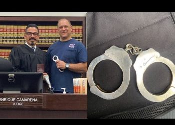 Hijo de “Kiki” Camarena ahora es juez; desempolva las esposas de su padre para usarlas contra Caro Quintero, ya entregado en EU