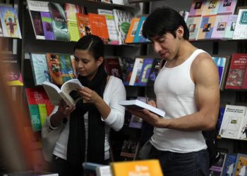 Población lectora en México se desplomó en una década: estudio