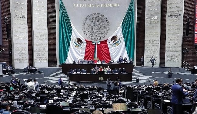 Aprueban dictamen que impide impugnar reformas a la Constitución