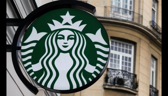 Starbucks anuncia el mayor despido de su historia; 1,100 empleados sin trabajo
