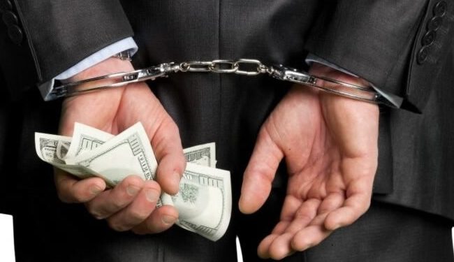 Timó a varias personas que contactó para participar en un negocio ofreciéndoles altos rendimientos; está detenido