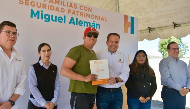 Asegura Toño Astiazarán patrimonio a 45 familias del Poblado Miguel Alemán