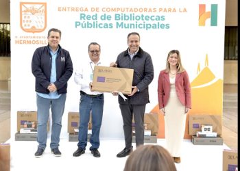 Apoya Toño Astiazarán a red de bibliotecas públicas municipales con entrega de computadoras