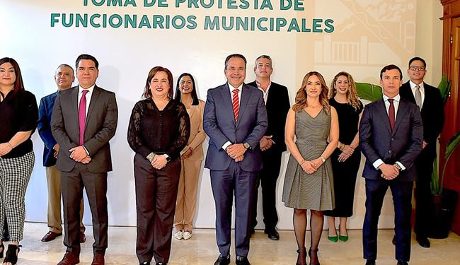 Toma protesta Antonio Astiazarán a servidores públicos en nuevas áreas municipales