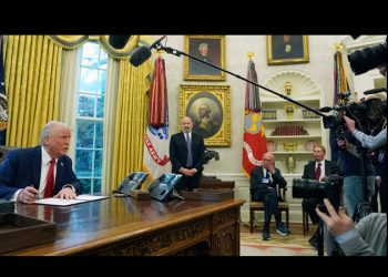 Trump se apunta sus primeras victorias con su agresiva diplomacia del chantaje