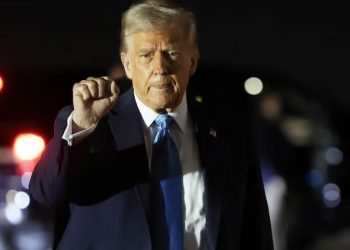 Trump sigue sin aprobar los aranceles a México, Canadá y China y su agenda no prevé ningún acto público este sábado