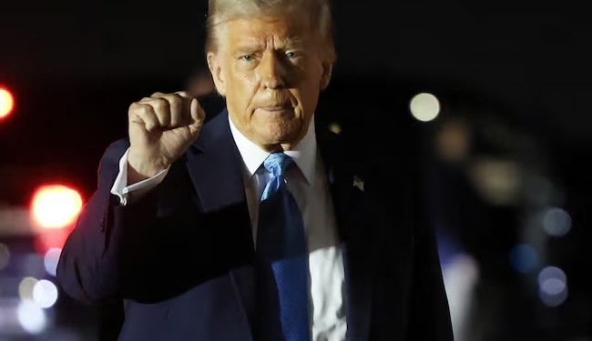 Trump sigue sin aprobar los aranceles a México, Canadá y China y su agenda no prevé ningún acto público este sábado