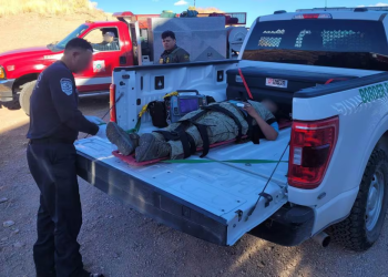 Patrulla Fronteriza rescata a mujer tras ser arrojada desde muro fronterizo